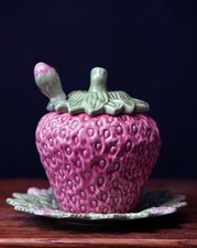 Bordallo Pinheiro Strawberry