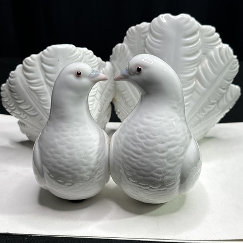 Lladro spain kissing pair - spain,