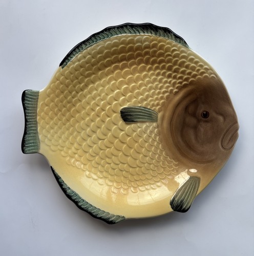 Vintage kitsch aged pottery - aged,