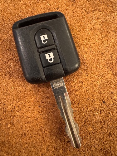 Nissan button key fob - 🚗,
