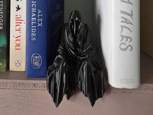 Hooded traitor shelf figure - hooded,