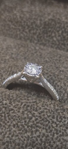 9ct white gold - white, (platinum)
