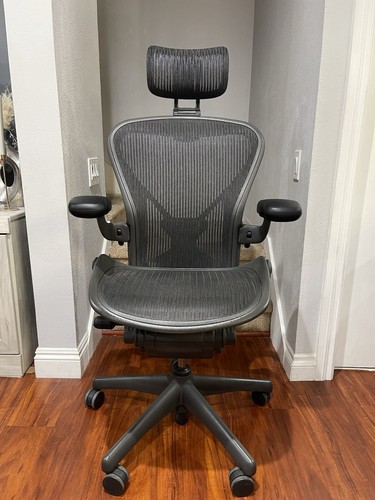 Herman miller aeron chair - miller, size
