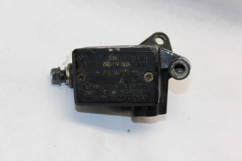 Front brake master cylinder - front,
