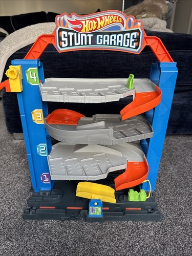 Hot wheels stunt garage play - hot,