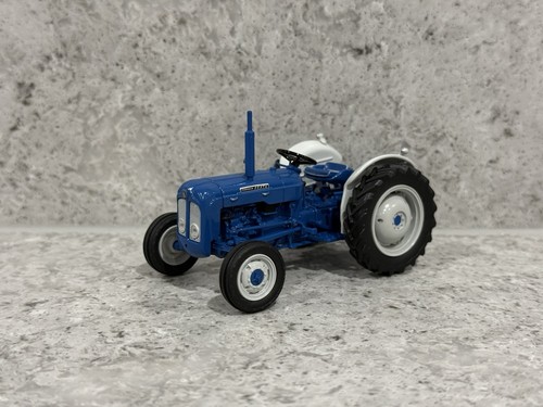 Universal hobbies fordson - hobbies,