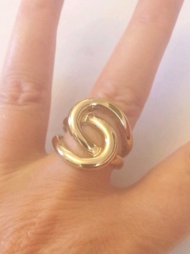 Large statement gold tone knot - large,