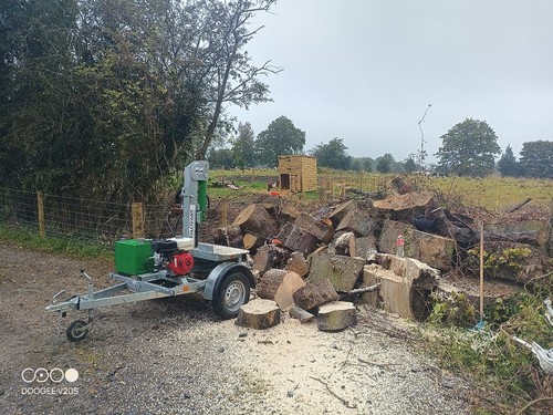 Log splitter hire with - log,