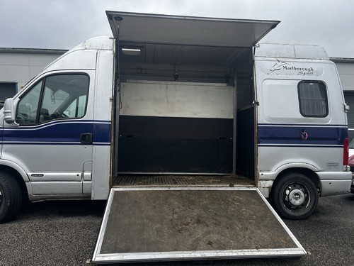 Renault master horsebox - 3.5t,