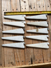 10No Spur shelf brackets for