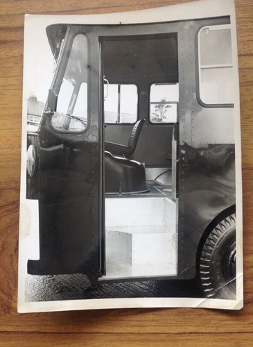 Vintage bus entrance pratt - bus, k