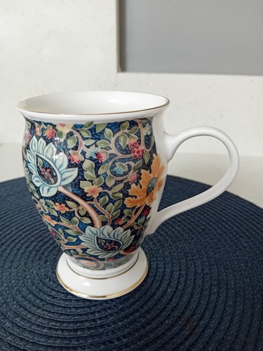 Queen floral pattern - floral,