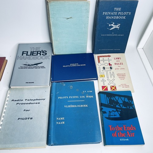 Vintage flying book 1970s - 8,