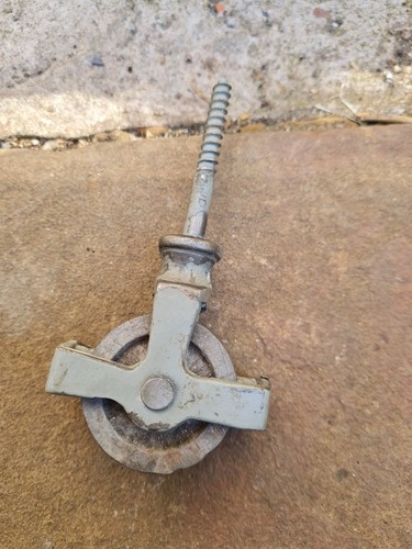 One double pulley wheel - double,