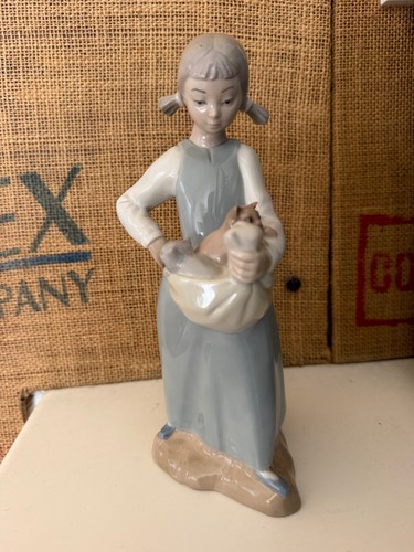 Nao lladro vintage girl - lladro,