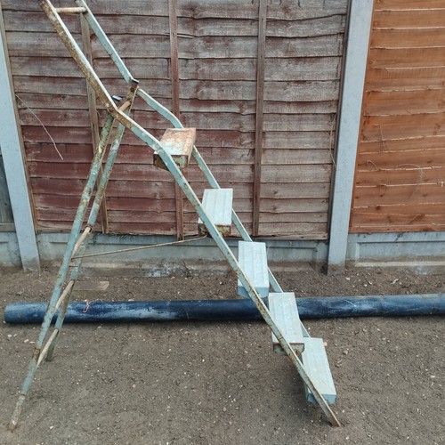 Vintage extendable step - extendable,
