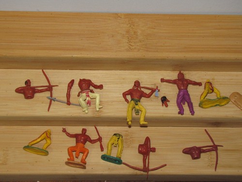 Vintage timpo indians plastic - vintage,