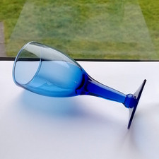 1 x Vintage Cobalt Wine Glass