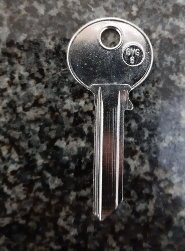 Yale silver metal head - , key
