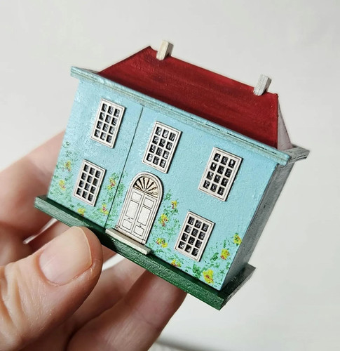 Miniature tri ang - queen, anne