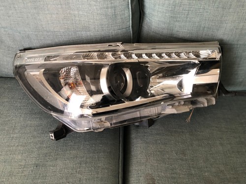 Toyota hilux mk8 headlight s - headlight, o/s