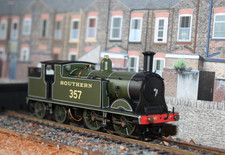 Hornby R 2503 : Class M7 0-4-4