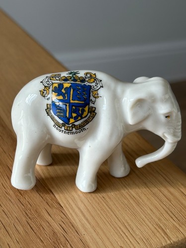 Crested china elephant - , vintage
