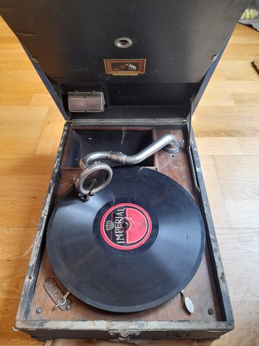 Gramophone portable 1930 - gramophone, his