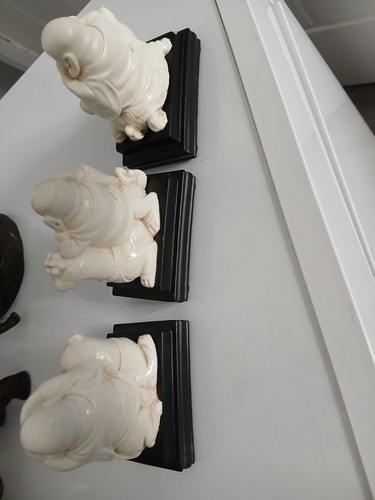 Three wise buddhas - three,