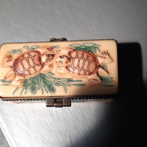 Porcelain trinket box - porcelain,