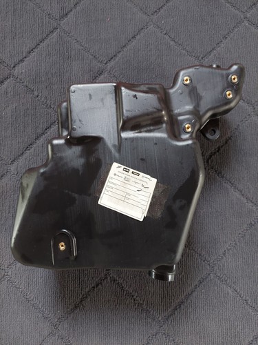 653041 fuel tank - genuine,