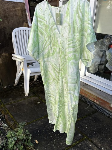Kaftan green white - v, neck