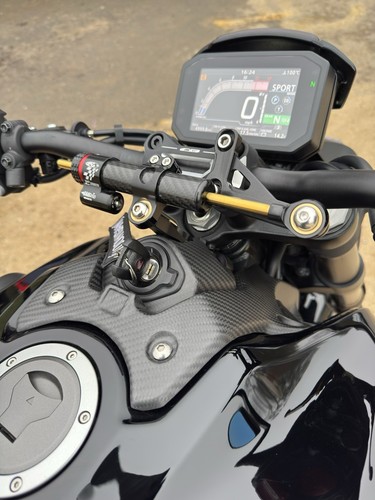 Honda cb1000r carbon - carbon, tank
