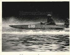 1984 Press Photo Speedboat
