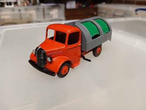 Dinky toys bedford refuse - dinky,
