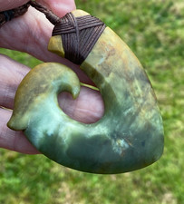 NATHAN JERRY NZ RAUKARAKA POUNAMU GREENSTONE FLOWER JADE MAORI HEI MATAU HOOK