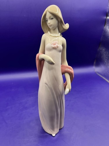 Lladro porcelain figurine - lladro,