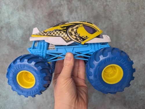 Monster jam hot wheels - monster,