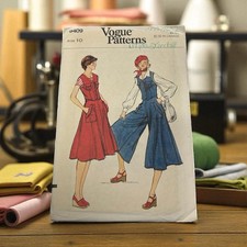 Vogue 9409 SKIRT VEST &PANTSKIRT Vintage 1976 Size 10 Uncut