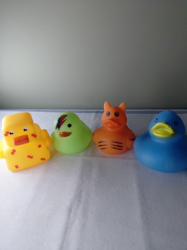 Small rubber ducks - 4,