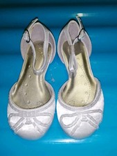 Young Girls Ivory Shoes Size 6