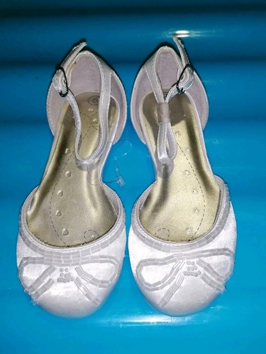 Young girls ivory - shoes, size