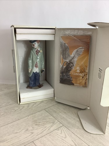 Lladro clown with violin - lladro,
