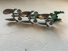 BRITAINS 1:32.FARM.3 FURROW PLOUGH REVERSIBLE PLOUGH TRACTOR MOUNTED & DRAWN