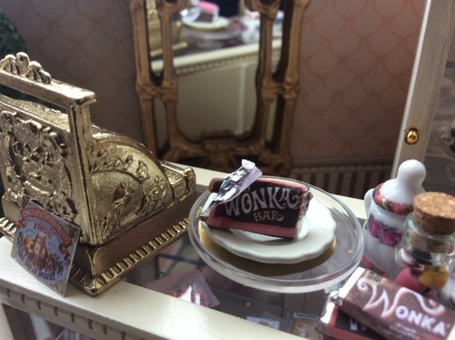 Dolls house scale - house, 1:12