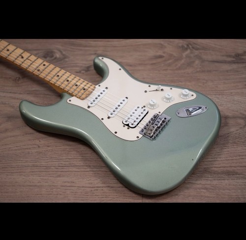 Fender standard stratocaster - fender,