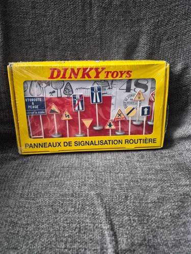 Dinky toys french road - dinky, signs