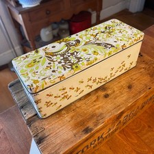 Vintage Long Crackers / Biscuit Tin – Green / Gold – Flowers / Bees – Great! –
