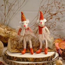 Mouse Shelf Sitter with hat