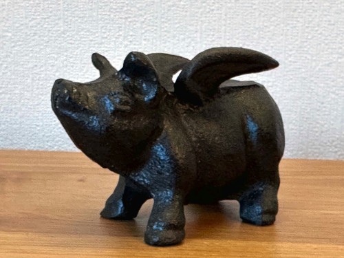 Flying pig cast iron - cast,